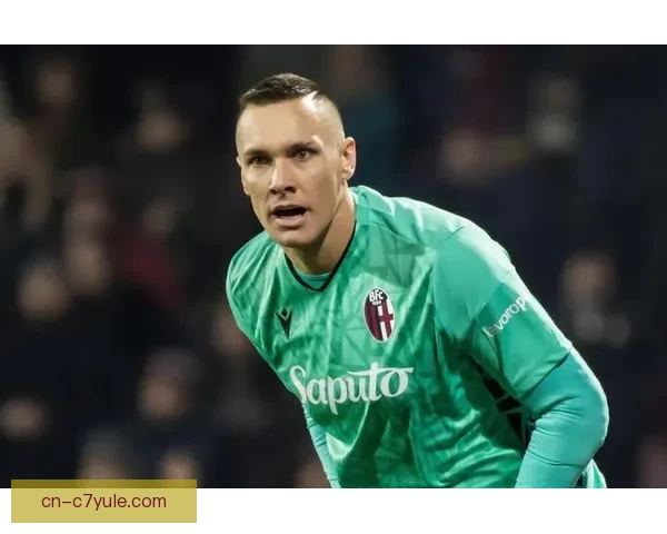 低级失误博洛尼亚门将送礼丢球