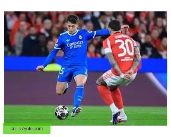 皇马1-0本菲卡 维尼修斯制胜穆帅染红