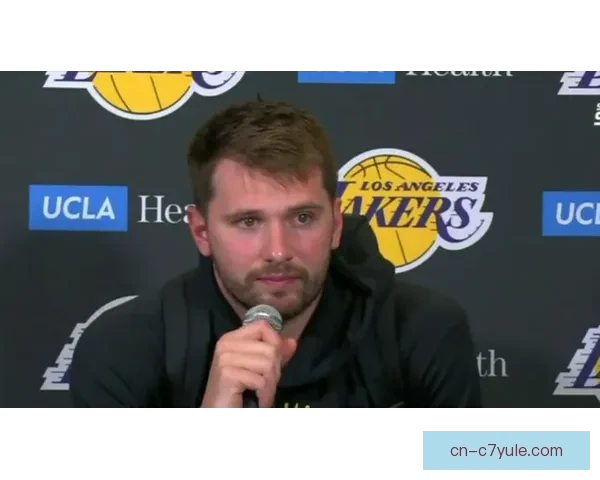 东契奇约基奇首节对轰三分战火